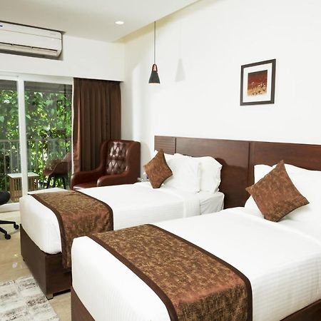 The Runway Hotel Kochi Esterno foto