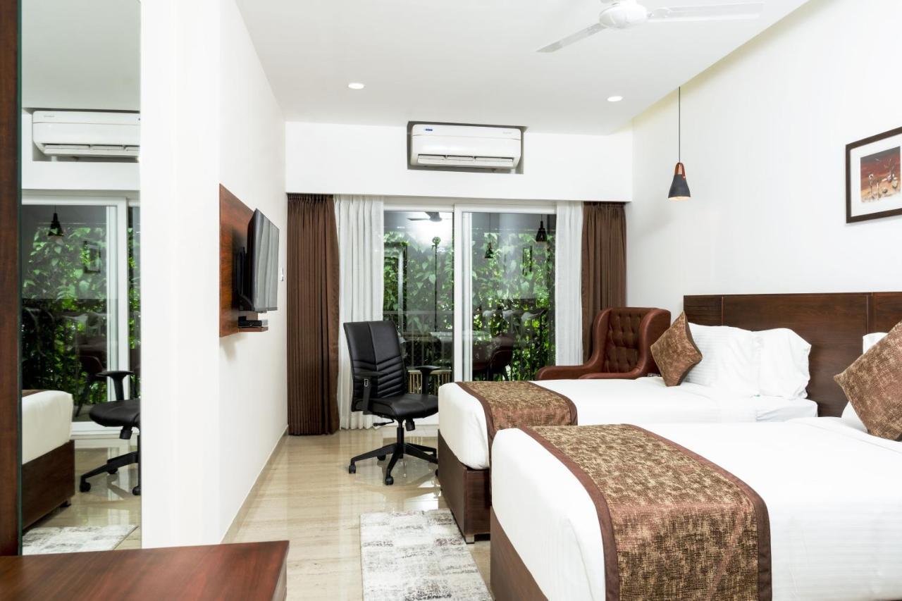 The Runway Hotel Kochi Esterno foto
