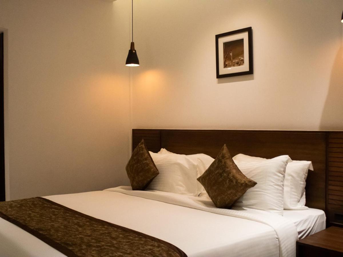 The Runway Hotel Kochi Esterno foto
