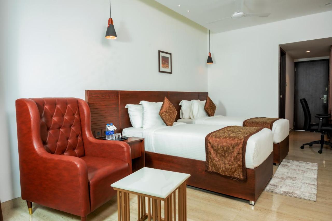 The Runway Hotel Kochi Esterno foto
