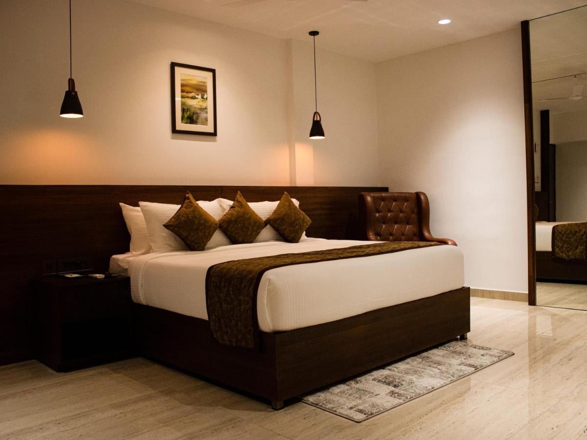 The Runway Hotel Kochi Esterno foto