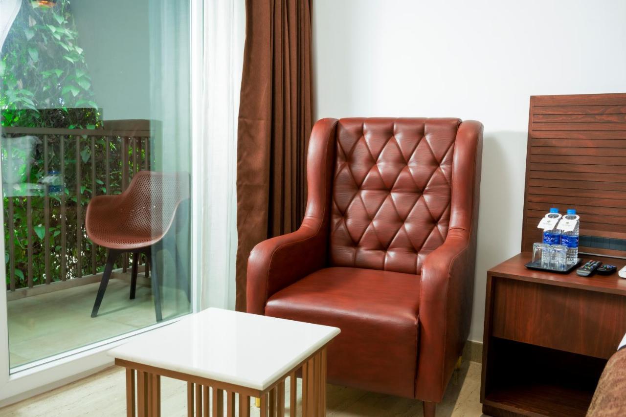The Runway Hotel Kochi Esterno foto