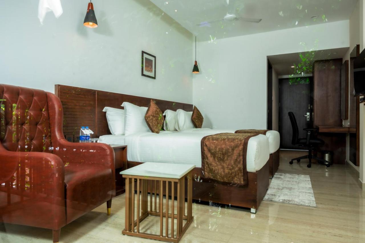 The Runway Hotel Kochi Esterno foto